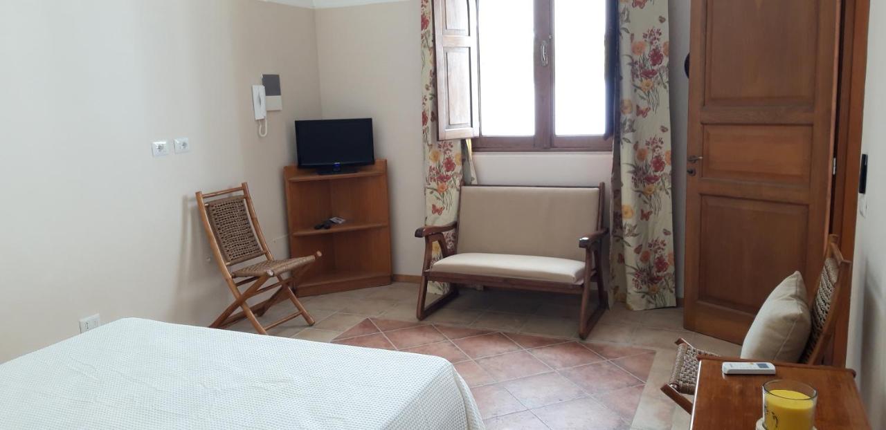 Cottage La Roccia Merine Ngoại thất bức ảnh